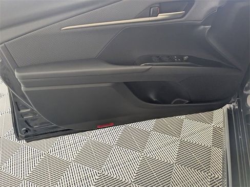 Used 2025 Toyota Camry SE image 10