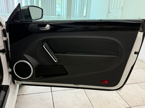 Used 2014 Volkswagen Beetle TDI image 20