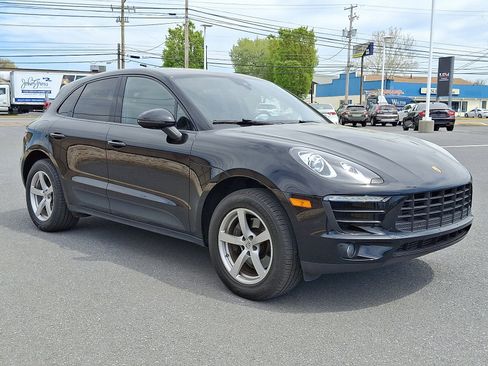 Used 2017 Porsche Macan AWD/4WD image 3