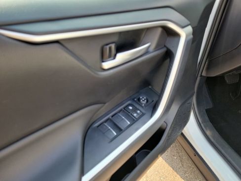 Used 2025 Toyota RAV4 XLE FWD image 24