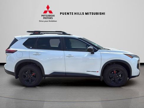 Used 2025 Nissan Rogue SV AWD/4WD image 4