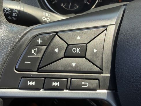 Used 2020 Nissan Rogue S FWD image 27