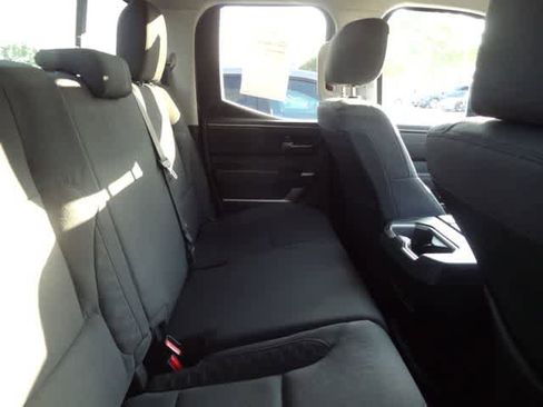 Used 2022 Toyota Tundra SR5 w/ SR5 Convenience Package AWD/4WD image 8