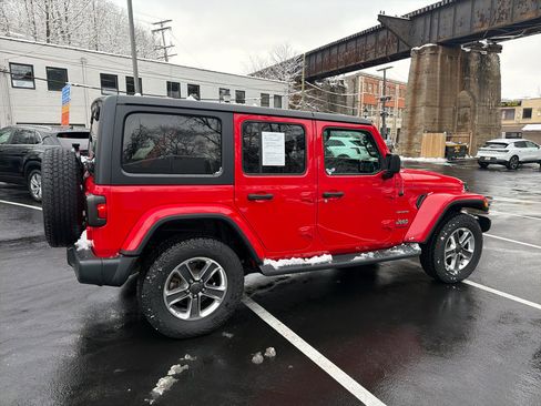 Used 2019 Jeep Wrangler Unlimited Sahara image 5