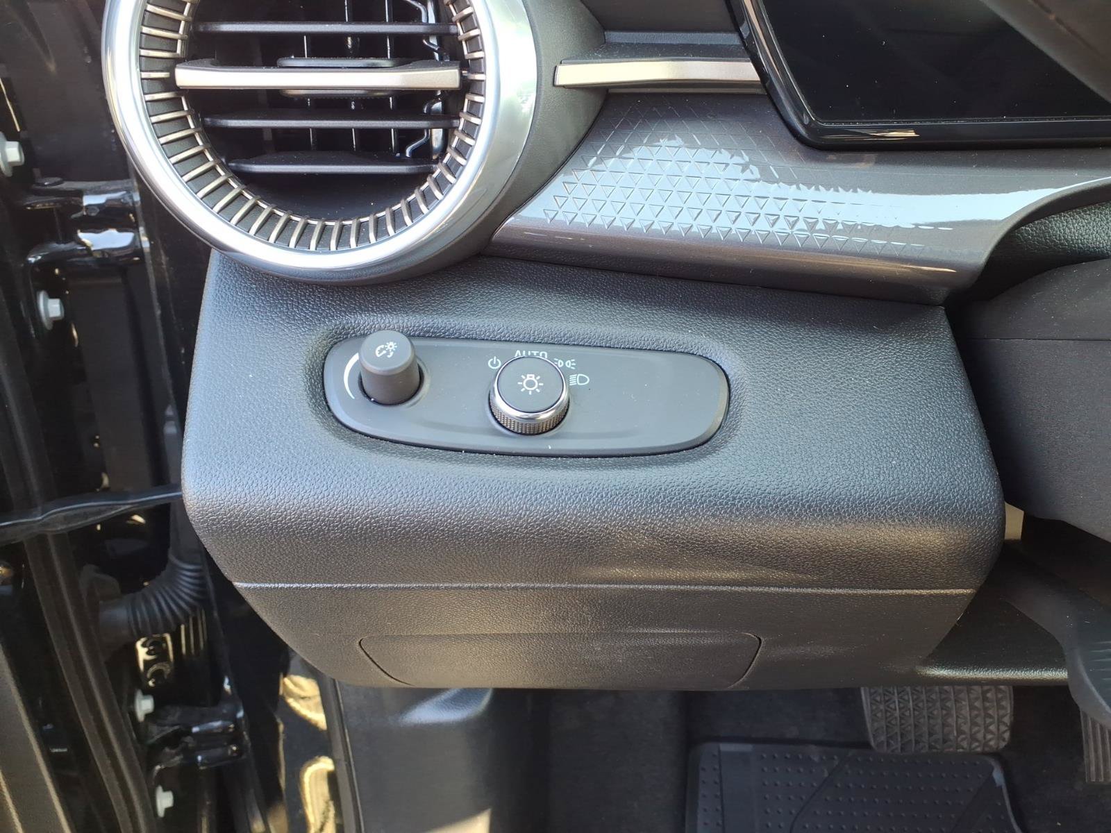 Used 2026 Chevrolet Trax ACTIV FWD image 16