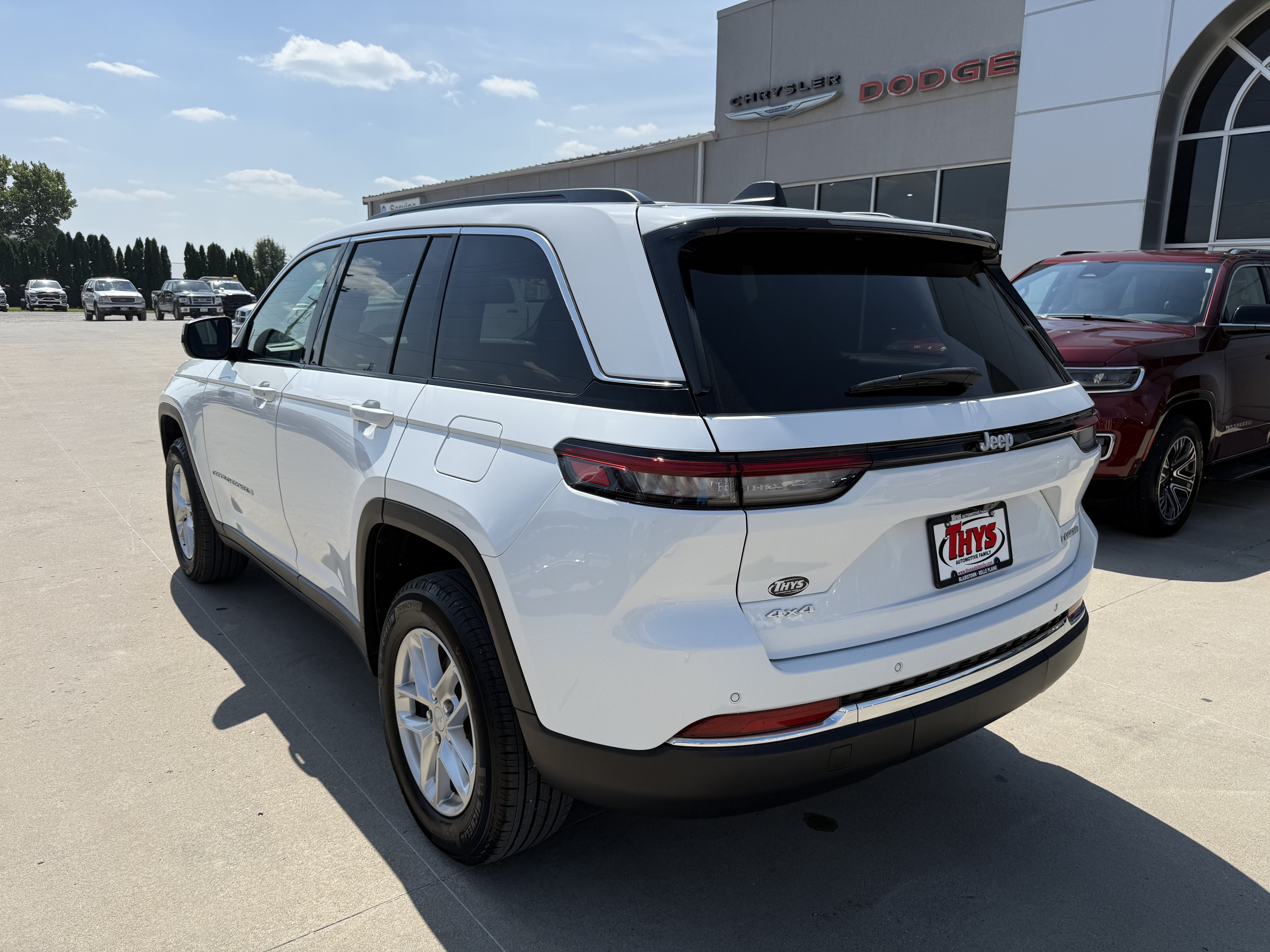 Used 2024 Jeep Grand Cherokee Laredo X w/ Luxury Tech Group I AWD/4WD image 41