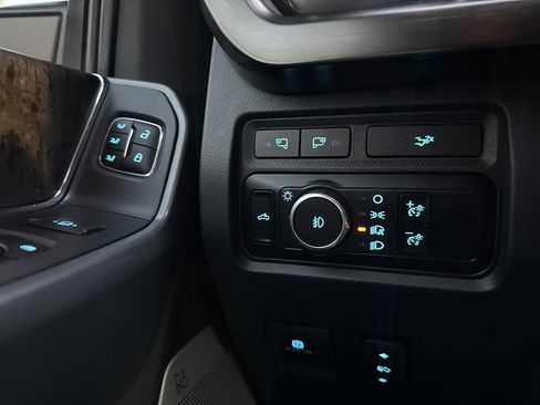 Used 2024 Ford F350 Lariat w/ Chrome Package image 12