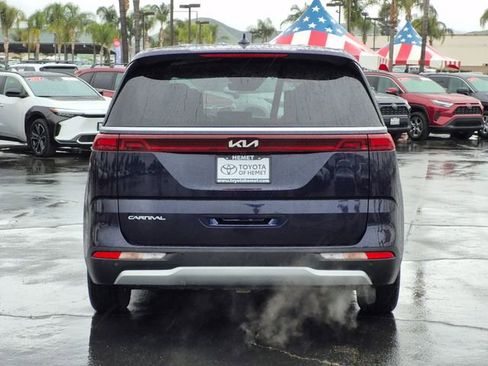 Used 2024 Kia Carnival LX image 7