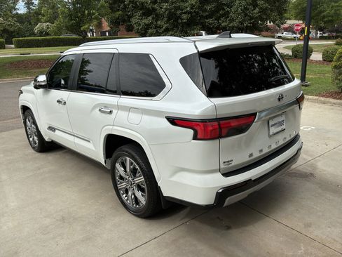 Used 2025 Toyota Sequoia Capstone AWD/4WD image 8