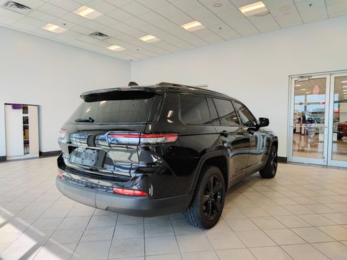 Used 2021 Jeep Grand Cherokee L Laredo AWD/4WD image 2