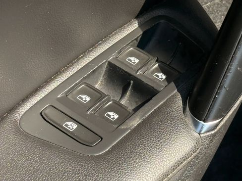 Used 2018 Volkswagen Golf SE FWD image 24