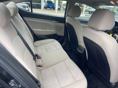 Used 2018 Hyundai Elantra SE FWD image 8