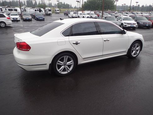 Used 2015 Volkswagen Passat 1.8T SE FWD image 5