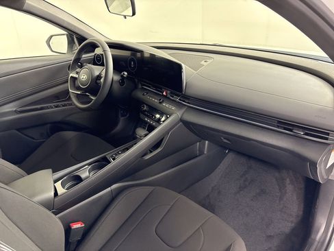 New 2025 Hyundai Elantra SEL FWD image 13