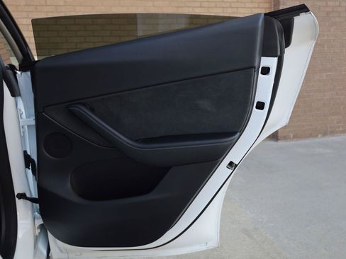Used 2023 Tesla Model Y Performance AWD/4WD image 23