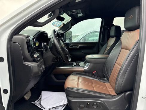 Used 2024 Chevrolet Silverado 2500 High Country w/ Technology Package AWD/4WD image 7