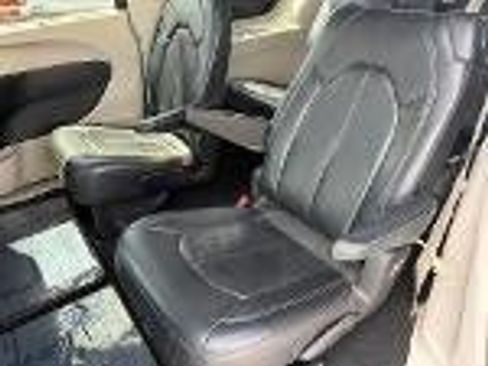 Used 2021 Chrysler Pacifica Touring-L w/ Premium & Safety Sphere Group FWD image 29