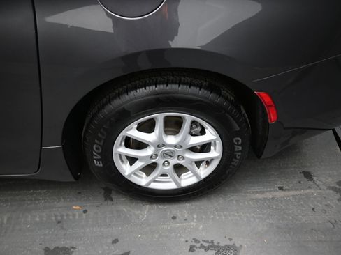 Used 2021 Chrysler Voyager Lxi image 24