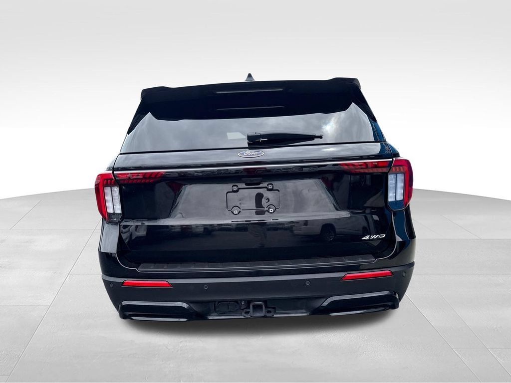 Used 2025 Ford Explorer ST-Line w/ ST-Line Street Pack AWD/4WD image 8