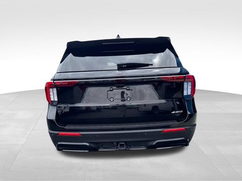 Used 2025 Ford Explorer ST-Line w/ ST-Line Street Pack AWD/4WD image 8