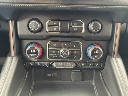 Used 2023 Chevrolet Suburban High Country w/ Advanced Technology Package AWD/4WD image 41