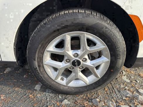 Used 2023 Kia Soul LX w/ LX Technology Package image 8