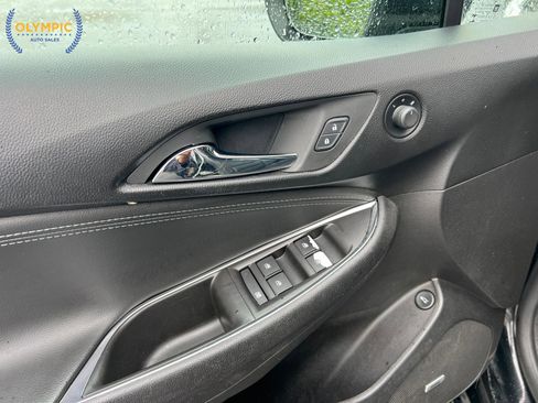 Used 2017 Chevrolet Cruze Premier FWD image 35
