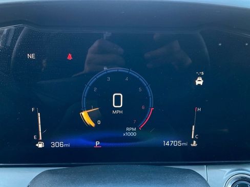 Used 2025 Chevrolet Trax LT w/ LT Convenience Package image 14