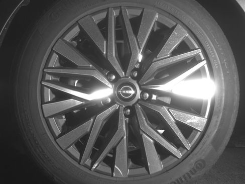 Used 2025 Nissan Altima 2.5 SV FWD image 12