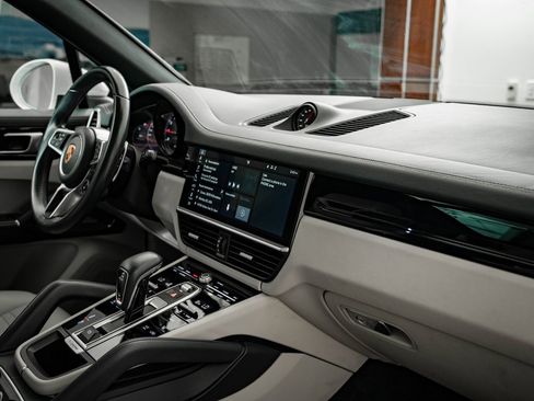 Used 2019 Porsche Cayenne S image 27