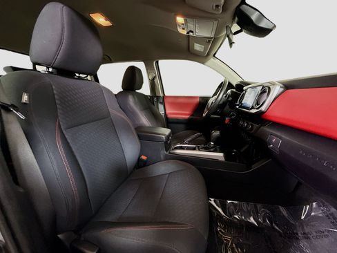 Used 2020 Toyota Tacoma SR5 RWD image 28