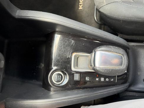 Used 2021 Nissan Kicks S FWD image 57