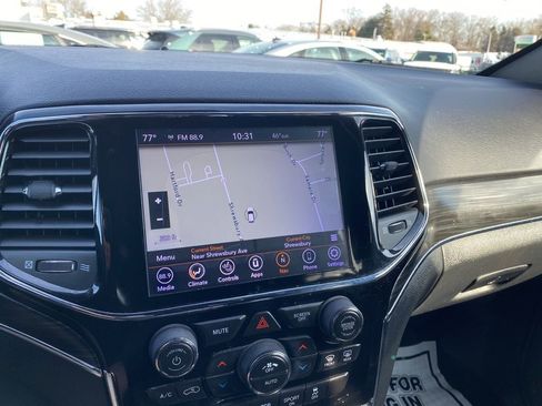 Used 2020 Jeep Grand Cherokee Limited w/ Premium Lighting Group image 17