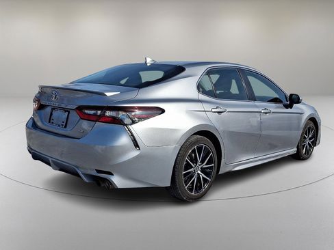 Used 2021 Toyota Camry SE image 11