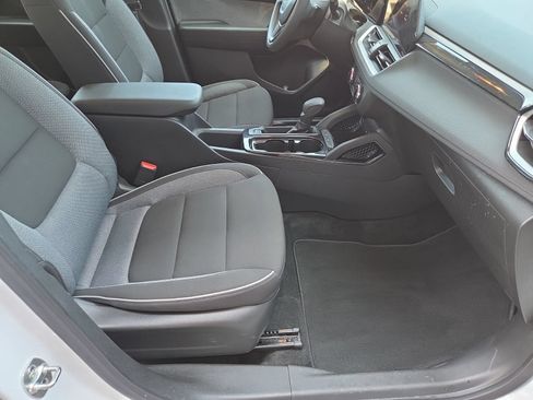 Used 2024 Chevrolet TrailBlazer LS FWD image 28