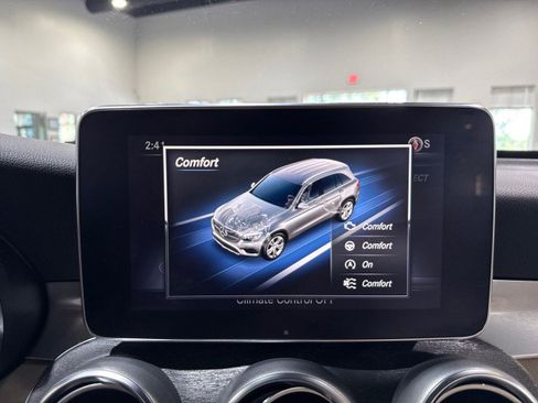 Used 2018 Mercedes-Benz GLC 300 w/ Multimedia Package image 87