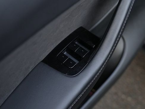 Used 2020 Tesla Model Y Long Range image 26