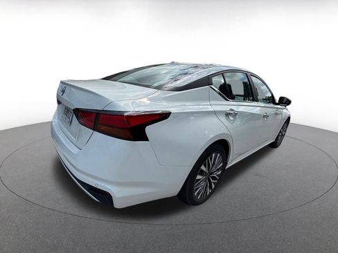 Used 2025 Nissan Altima 2.5 SV FWD image 12