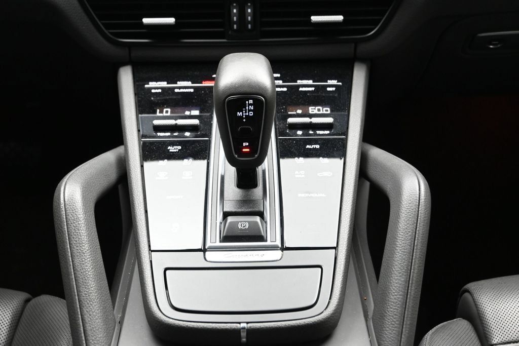 Certified 2023 Porsche Cayenne Platinum Edition AWD/4WD image 23