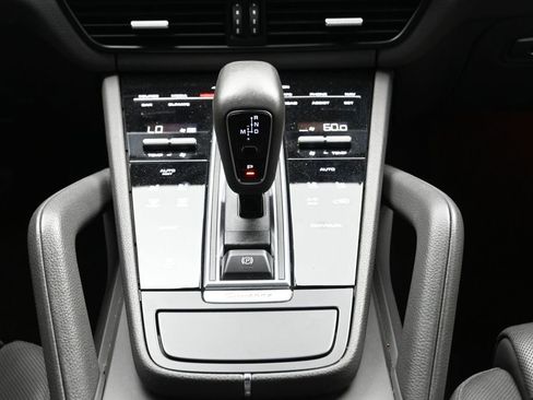 Certified 2023 Porsche Cayenne Platinum Edition AWD/4WD image 23
