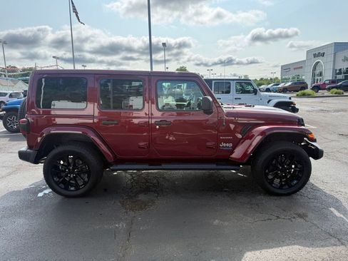Used 2021 Jeep Wrangler Unlimited Sahara w/ Cold Weather Group AWD/4WD image 2