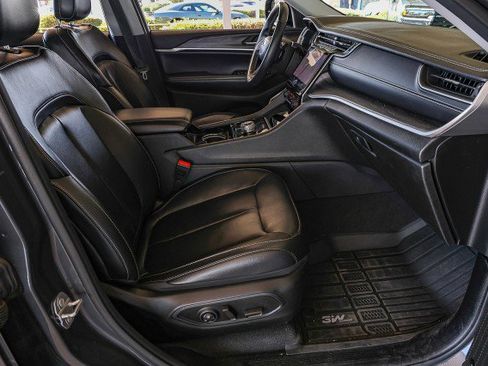 Used 2021 Jeep Grand Cherokee L Limited image 39