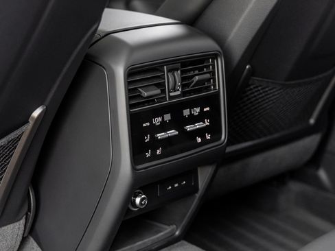 Certified 2025 Porsche Cayenne S AWD/4WD image 37