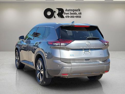 Used 2024 Nissan Rogue SL w/ SL Premium Package FWD image 4
