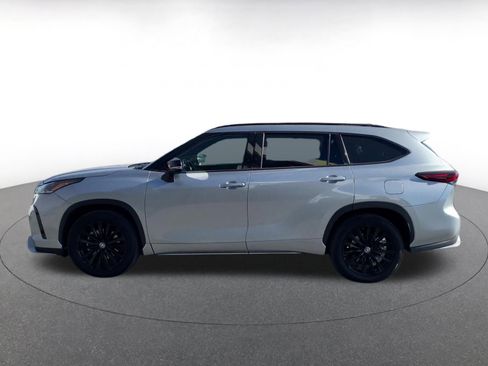 Used 2025 Toyota Highlander XSE image 9