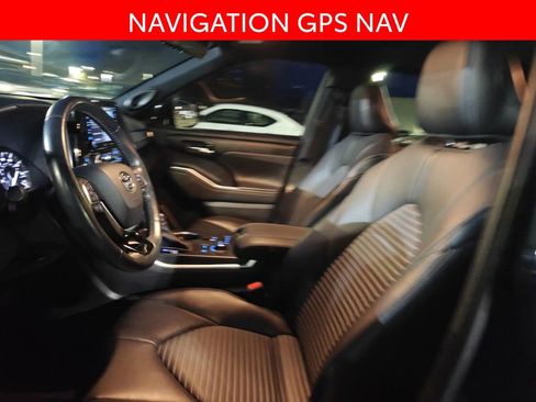 Used 2021 Toyota Highlander XSE image 6