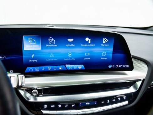 Certified 2025 Cadillac Lyriq Luxury w/ LPO, Floor Liner Package image 31