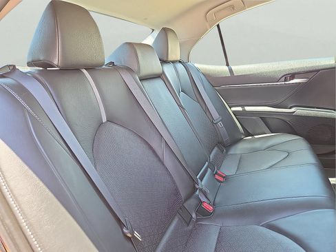 Used 2018 Toyota Camry XSE FWD image 10