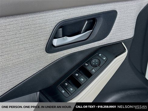 Used 2022 Nissan Rogue SV image 17