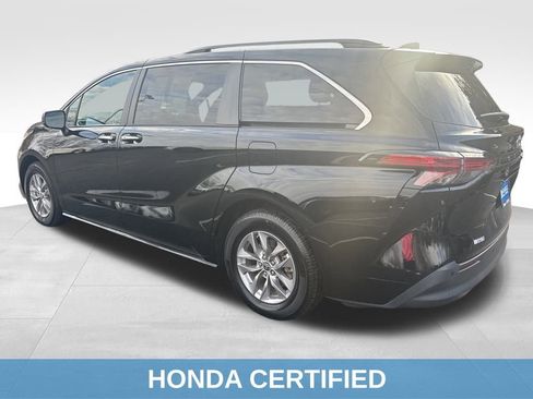 Used 2022 Toyota Sienna XLE image 4